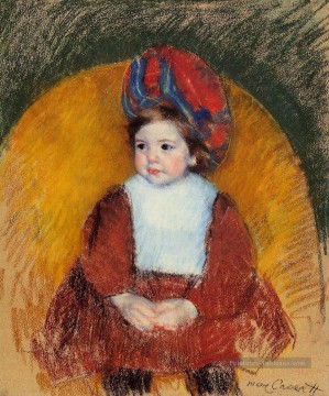 Margot dans un costume rouge foncé assis sur une chaise à dossier rond Mary Cassatt Peinture à l'huile